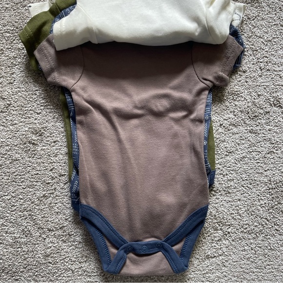 5-pack Baby Onesies 2 0-3m, 3 3-6m onesies - Picture 2 of 5